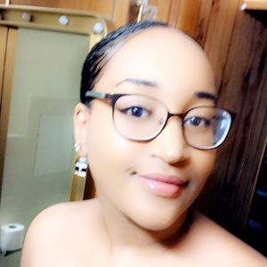 Meet your Posher, Destinee